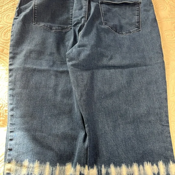 ✂️Chico's Blue Straight Leg Jeans with White Accents - Picture 4 of 7